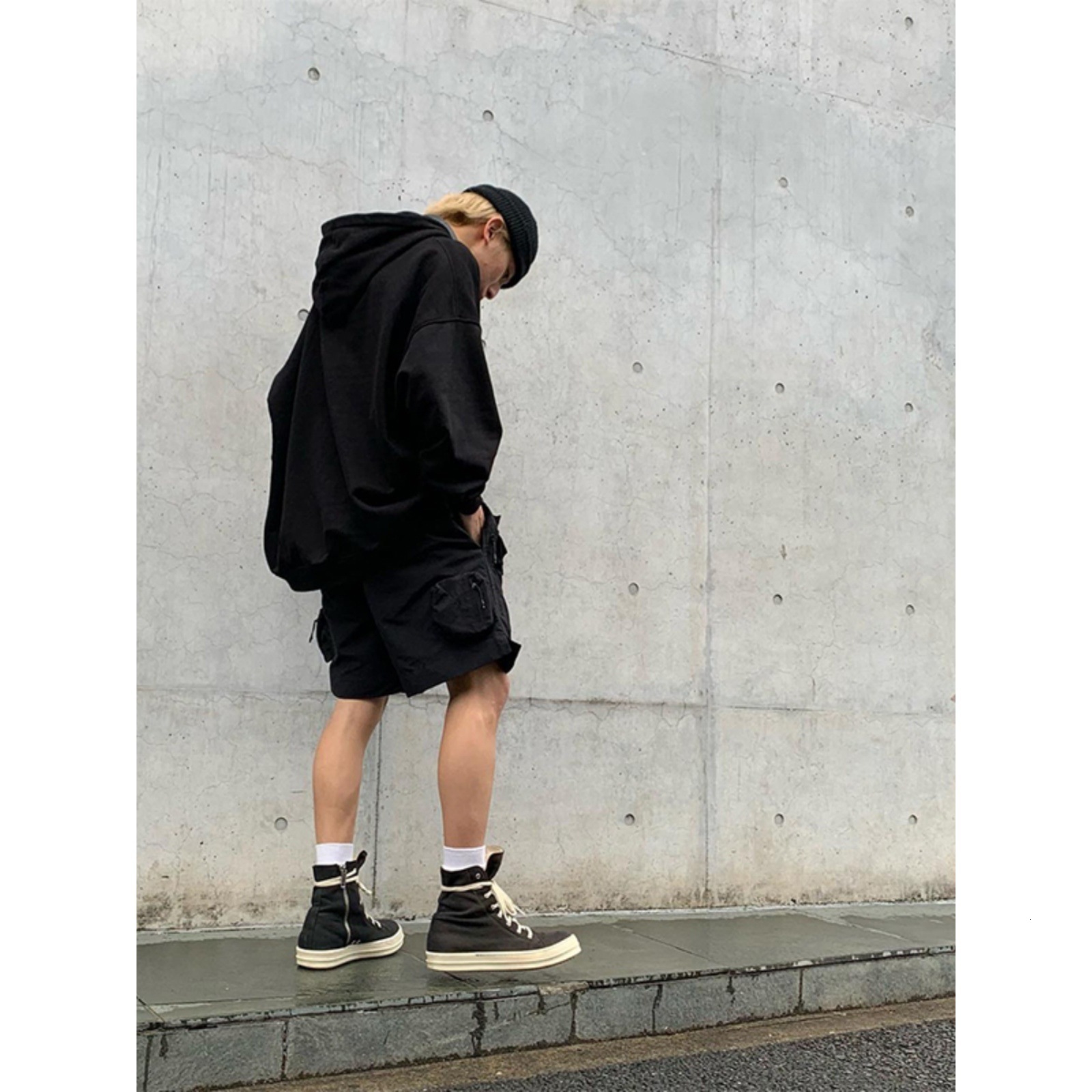 2025S Designer Whoisjacov Niche High Street Multi Pocket Functional Workwear Shorts For Men S Summer Fashion Label Loose Casual Capris