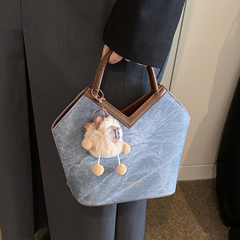 2025S Fashion Designer Super Popular Niche Denim Cloth Women S New Casual Versatile Crossbody Bag Fashionable Handheld Outdoor Small Handbag