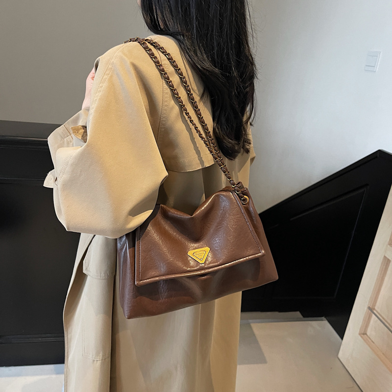 2025 style winter popular shoulder bag with high-end sense large capacity tote bag chain crossbody bag