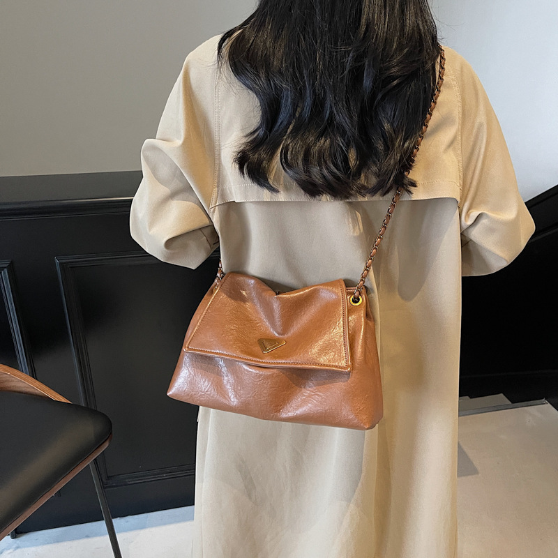 2025 style winter popular shoulder bag with high-end sense large capacity tote bag chain crossbody bag