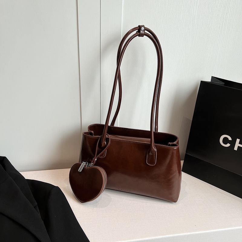 2025S Fashion Designer Tote Women S Handbag High End Sense Shoulder Large Capacity Solid Color Simple Armpit Bag Small Square Bag