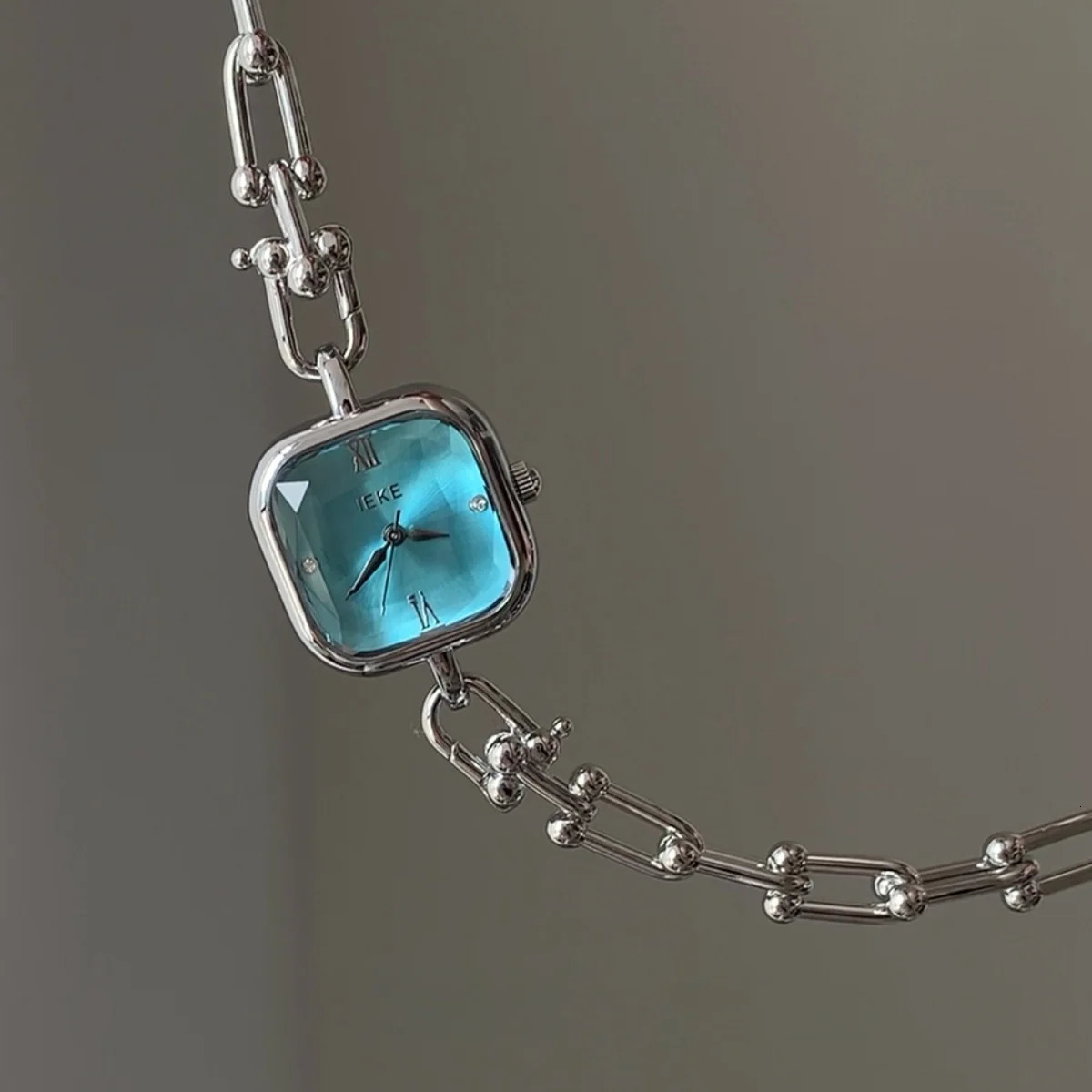 Bracelet style transparent square rock candy feels fashionable and luxurious womens watch 250319