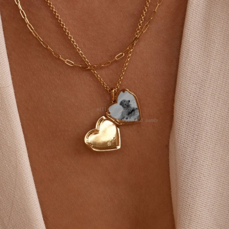 Vintage Designer Necklace 18k Gold Photo Locket Necklace Cubic Zirconia Love Heart Square Oval Pendant Locket for Woman Girls Valentine's Day Gif