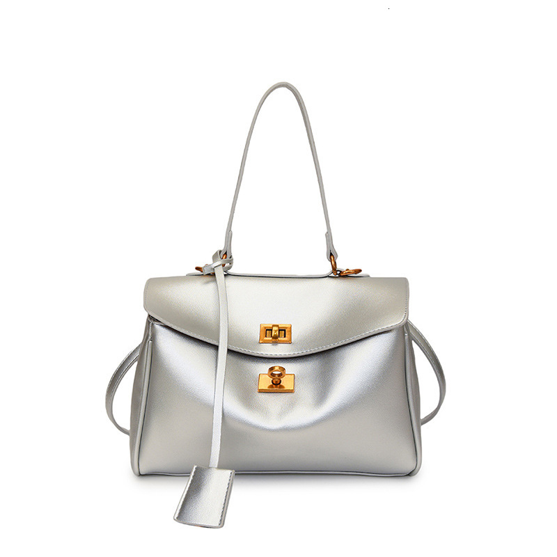 2025S Fashion Designer Women S New Large Capacity Premium Buckle Spring Shoulder Commuting Crossbody Tote Bag