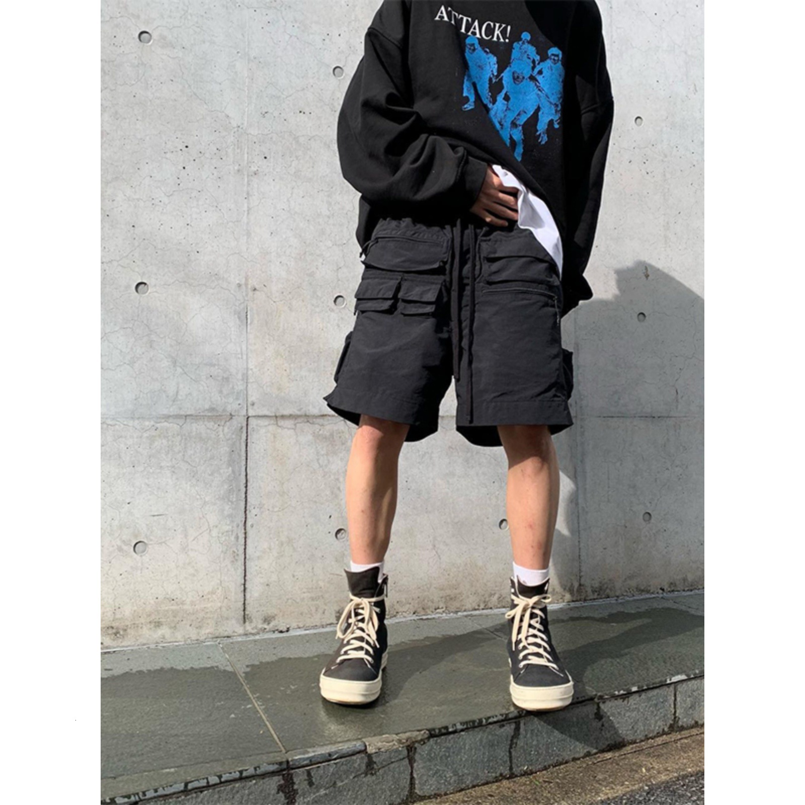 2025S Designer Whoisjacov Niche High Street Multi Pocket Functional Workwear Shorts For Men S Summer Fashion Label Loose Casual Capris