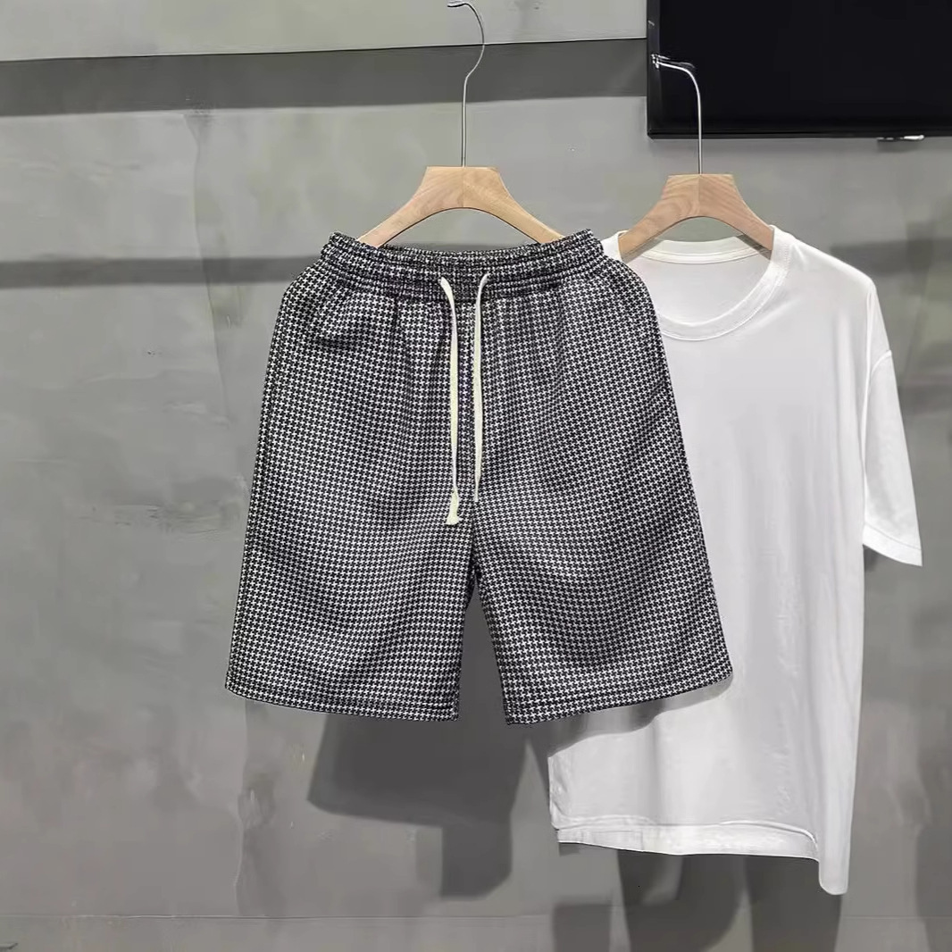 2025S Fashion Designer Summer New Trendy High End Light Luxury Casual Pi Shuai Contrast Color Sports Pants Versatile Men S Beach Split Shorts