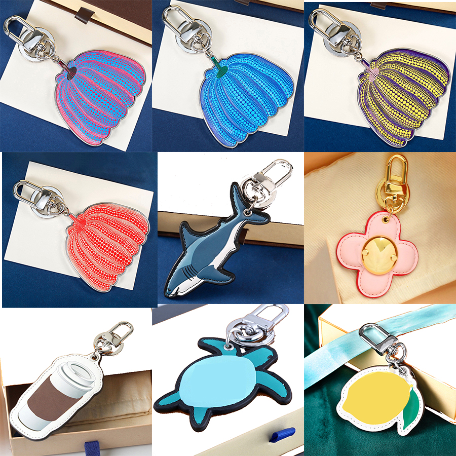 2023Handmade designer keychains multicolor key chain women men brown leather bag wallet lanyard plated gold accessories keychain letter 246250