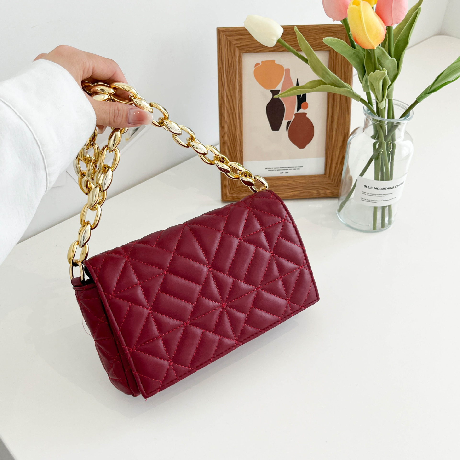 2025S Fashion Designer Solid Color Simple Thick Chain Summer New Korean Fashion Embroidered Thread Single Shoulder Handheld Underarm Small Square Wome
