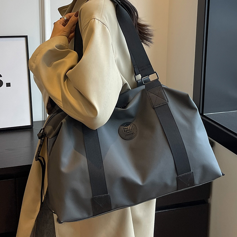 2025S Fashion Designer Short Distance Women S Lightweight Luggage Bag Men S Business Large Capacity Handbag Travel Fitness Training Bag