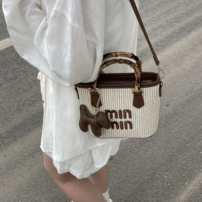 Free Shipping Free Shipping Drawstring Designers For Womens 2025 New Spring Fashion Weaving Bamboo Basket Water Bucket Handheld Single Shoulder Diagon