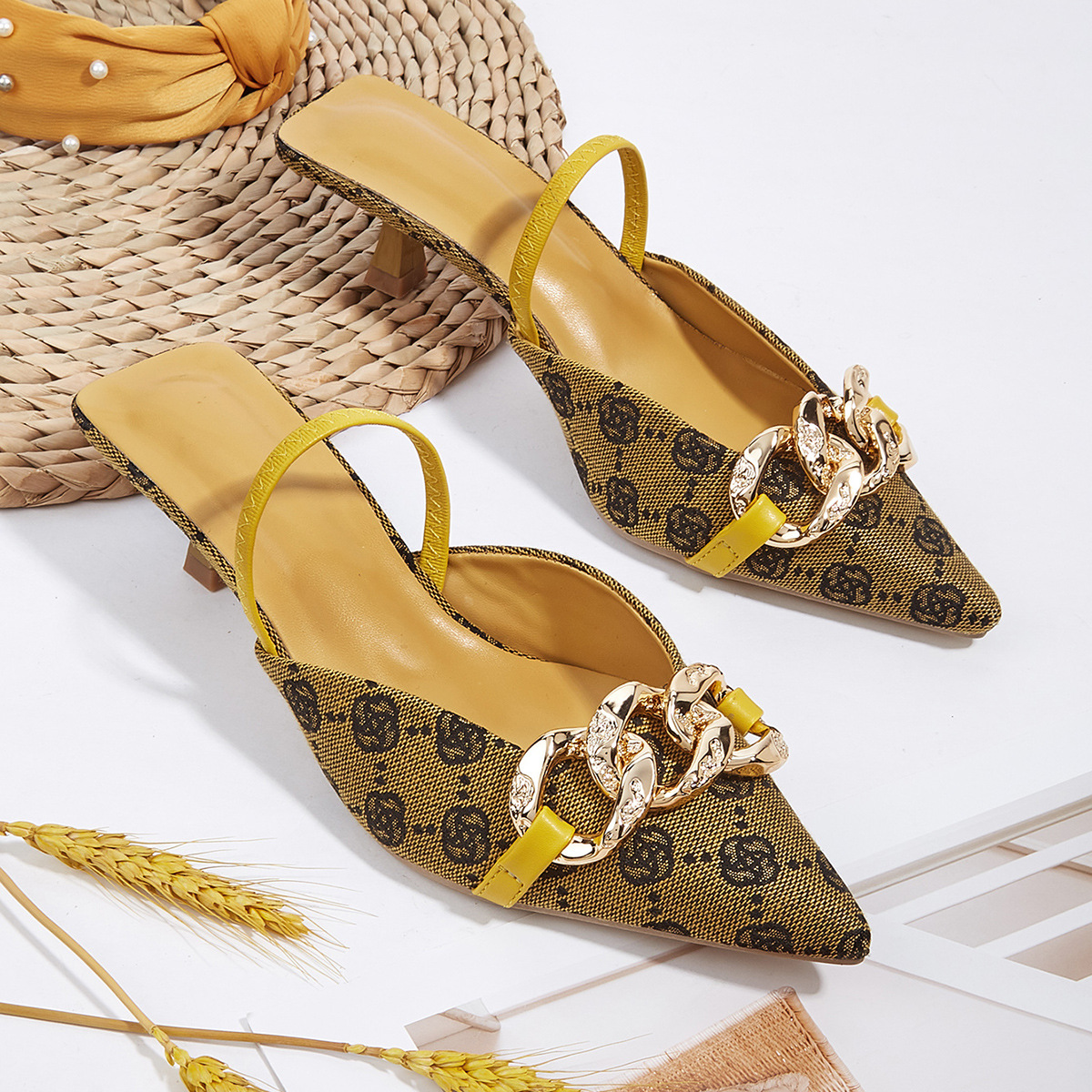 Free shipping 2025 new designer Sandals heel slides for womens Pointed Metal buckle slippers girl fashion slipper outdoor shoes