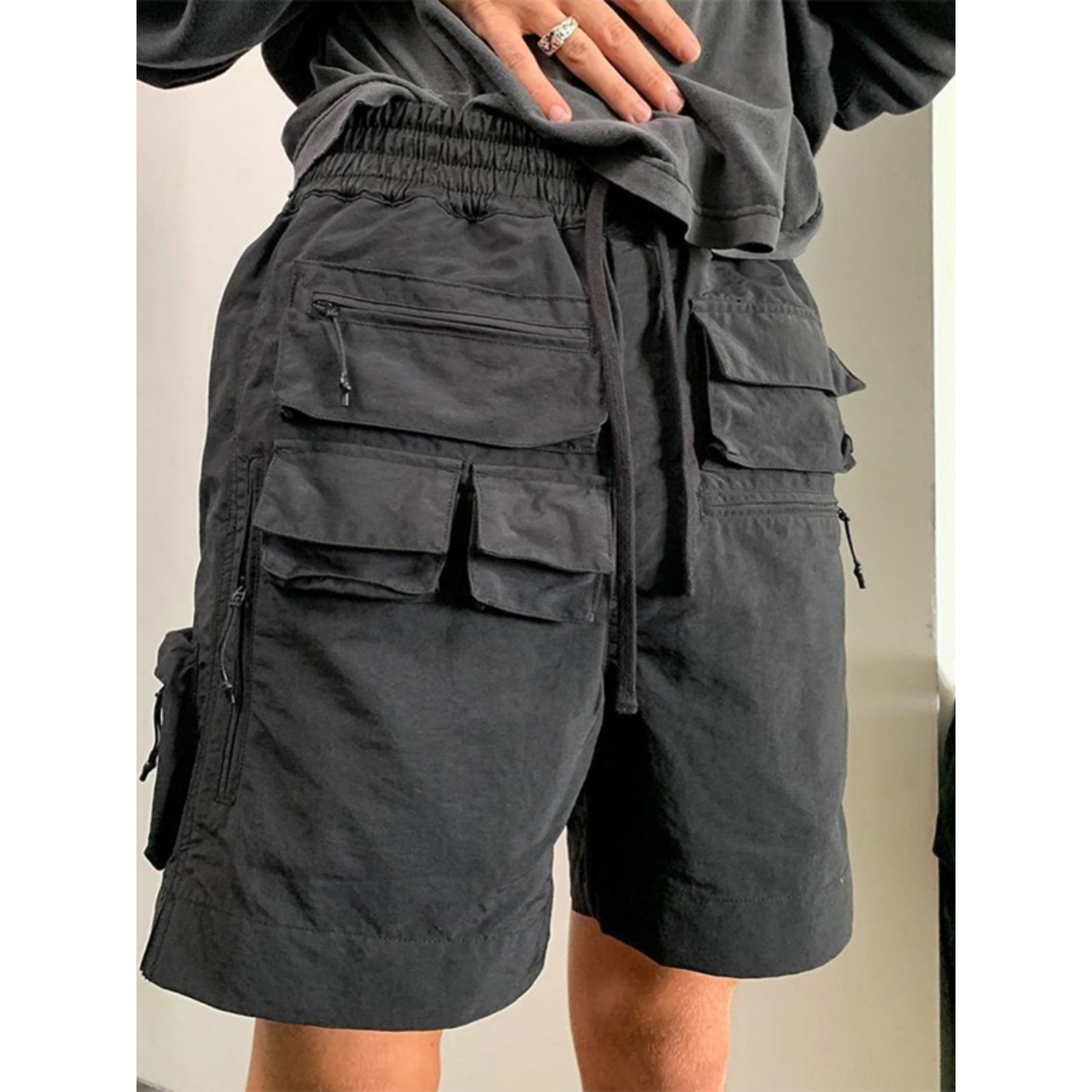 2025S Designer Whoisjacov Niche High Street Multi Pocket Functional Workwear Shorts For Men S Summer Fashion Label Loose Casual Capris