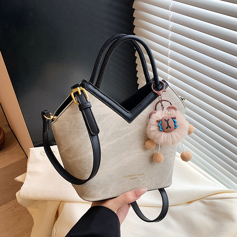 2025S Fashion Designer Super Popular Niche Denim Cloth Women S New Casual Versatile Crossbody Bag Fashionable Handheld Outdoor Small Handbag