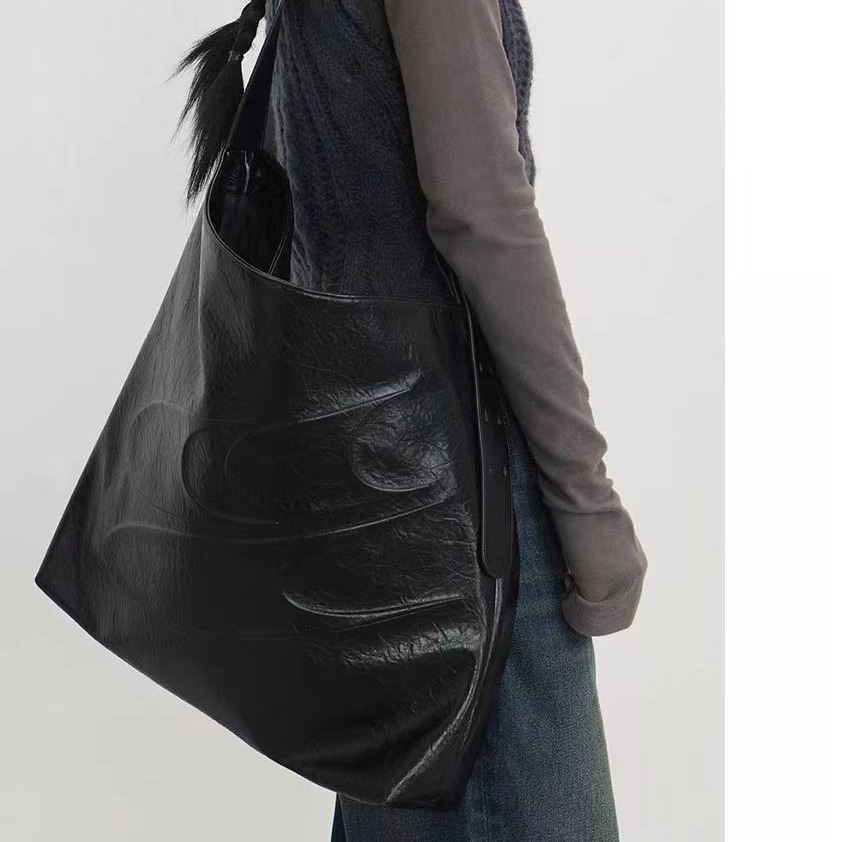 2025S Fashion Designer Cryinenter Black Oil Wax Large Capacity Cross Shoulder Leather Adjustable Tote Bag Cry Center