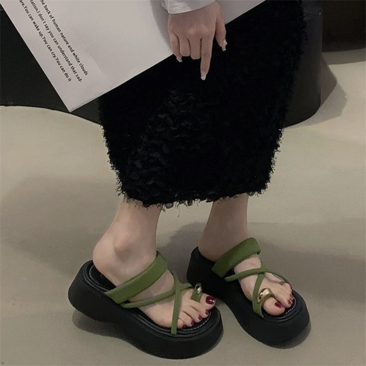 Toe sandals Designer Slippers free Shipping thick soled sandals single lined shoes External penetration Women small beach slippers NEW 2025
