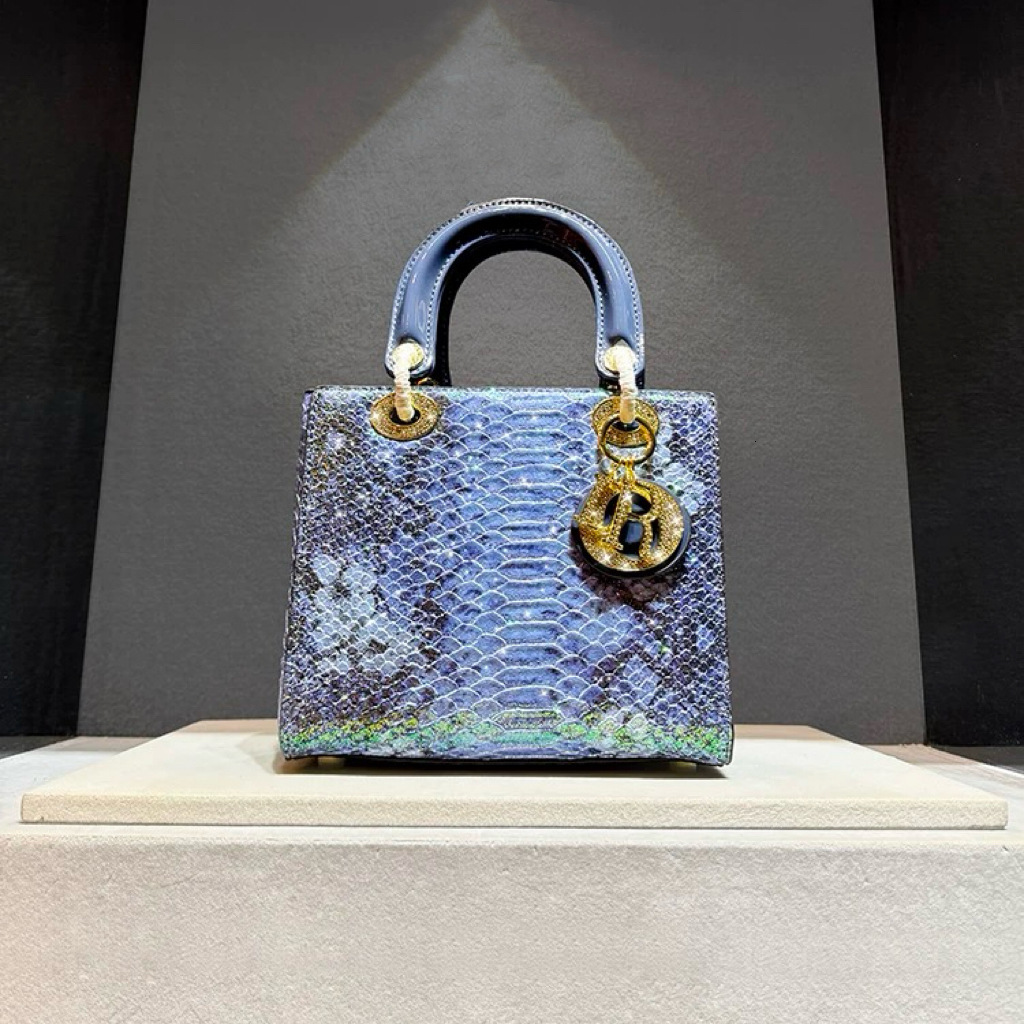 2025S Fashion Designer Advanced Light hot Niche Snake Skin Pattern Handbag Women S New Single Shoulder Crossbody Small Bag