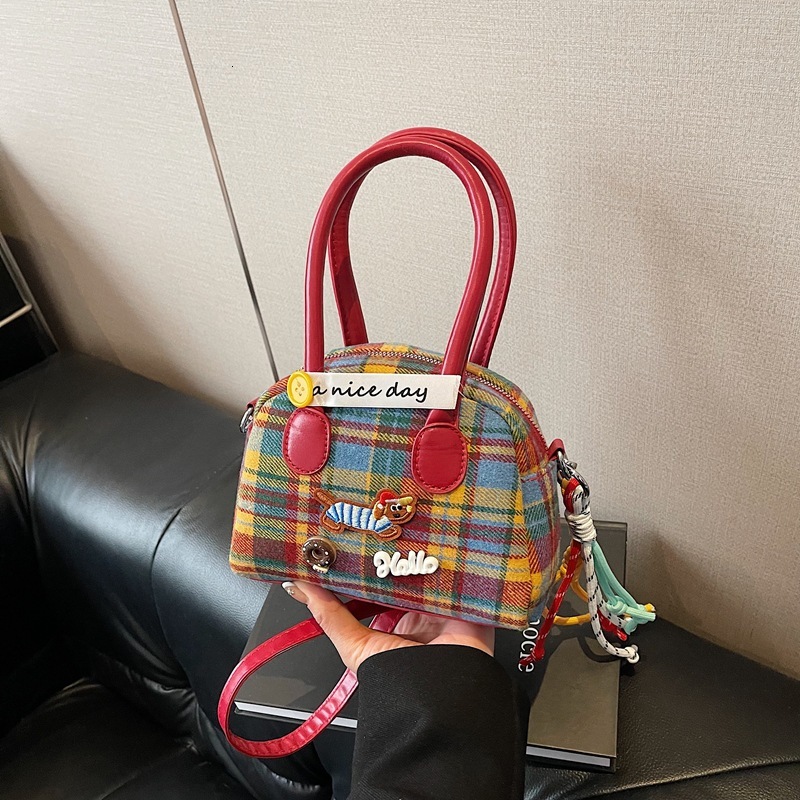 2025S Fashion Designer Colorful Exquisite Plaid Ins Sausage Dog Handbag For Women And Small Dogs With High Appearance Commuting Change Diagonal Cross 