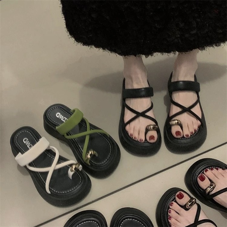 Toe sandals Designer Slippers free Shipping thick soled sandals single lined shoes External penetration Women small beach slippers NEW 2025