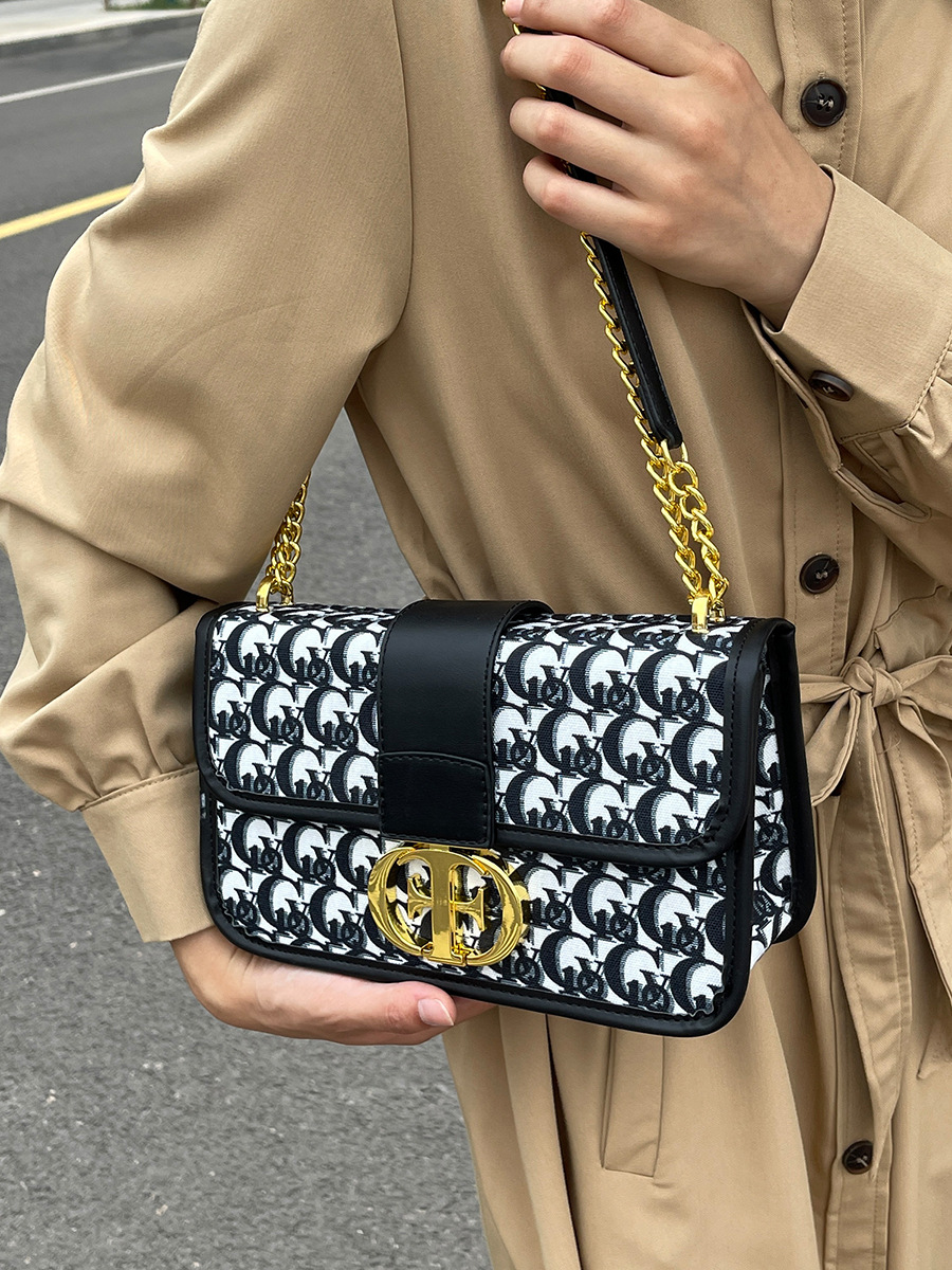 Small fragrant style bag fashion same style small square bag with metal lock buckle rossbody chain single shoulder women's bag