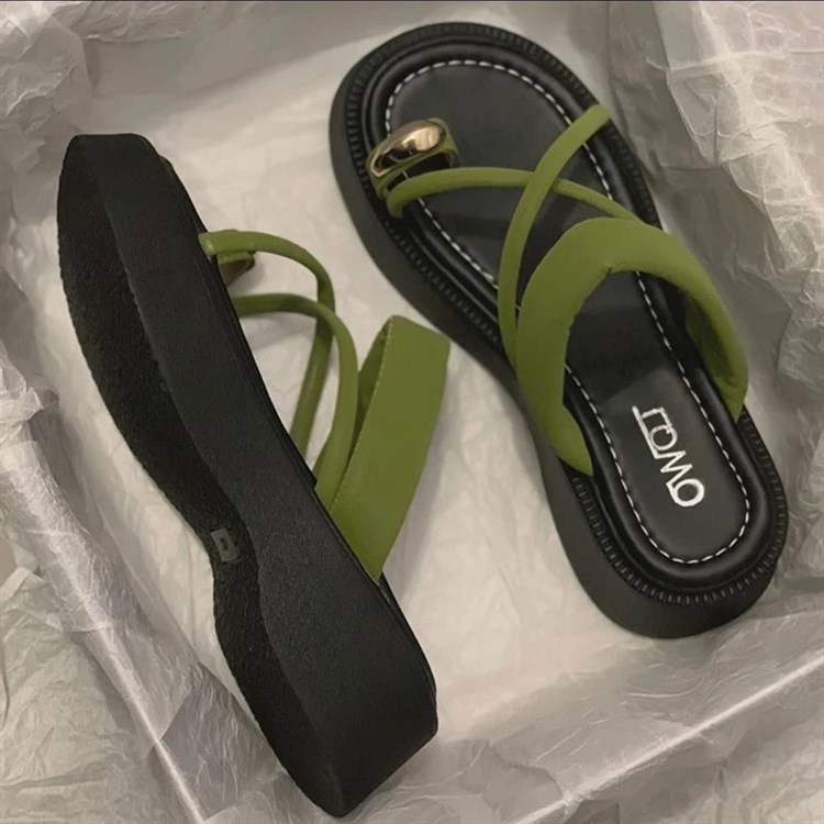 Toe sandals Designer Slippers free Shipping thick soled sandals single lined shoes External penetration Women small beach slippers NEW 2025