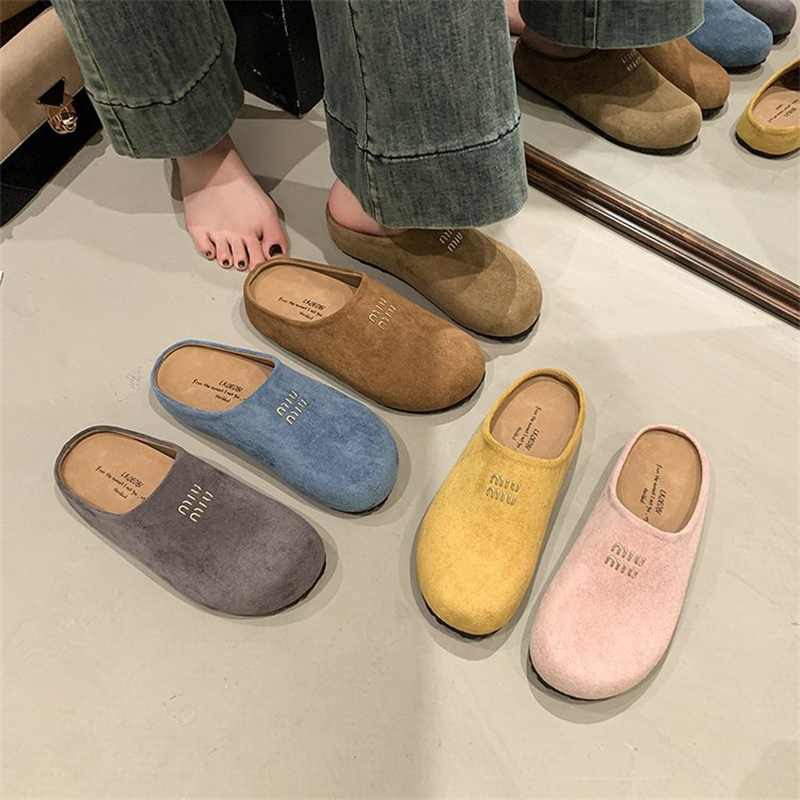 2025 hot free shipping designer Sandals for woman Solid vintage breathable beach shoes