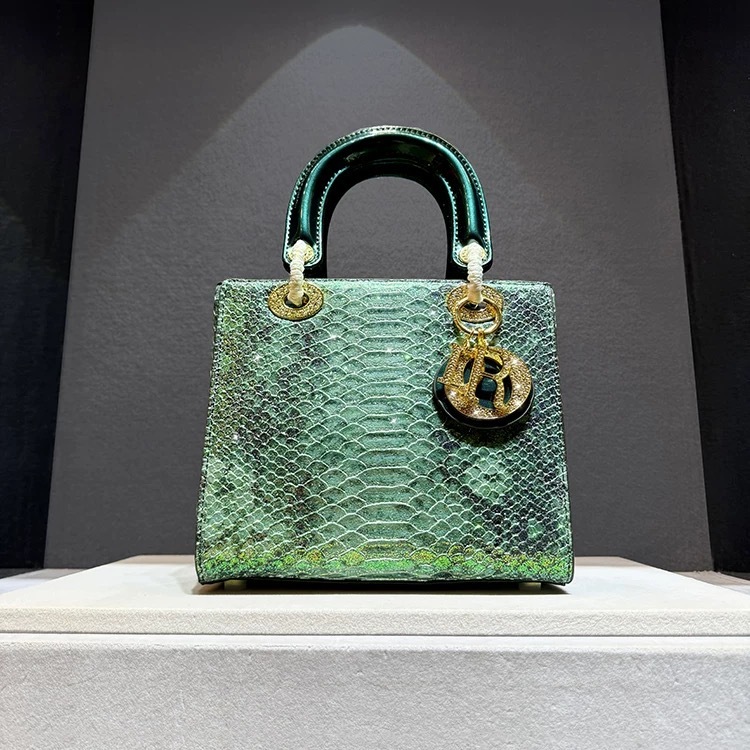 2025S Fashion Designer Advanced Light hot Niche Snake Skin Pattern Handbag Women S New Single Shoulder Crossbody Small Bag