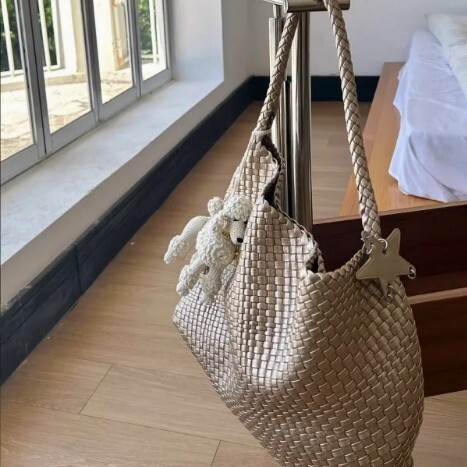 2025S Fashion Designer PU Woven Single Shoulder Super Large Capacity Mother And Child Bucket Lazy Style Tote Bag Travel Handbag
