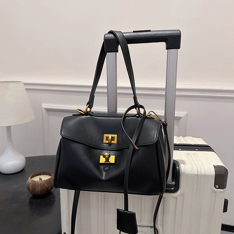 2025S Fashion Designer Women S New Large Capacity Premium Buckle Spring Shoulder Commuting Crossbody Tote Bag