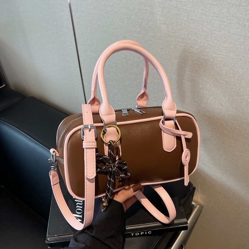 Handheld baseball women's 2025 new autumn and winter single shoulder crossbody bag, high-end pillow bag