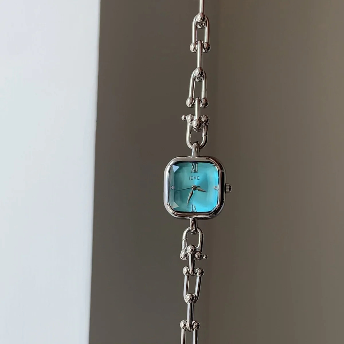 Bracelet style transparent square rock candy feels fashionable and luxurious womens watch 250319