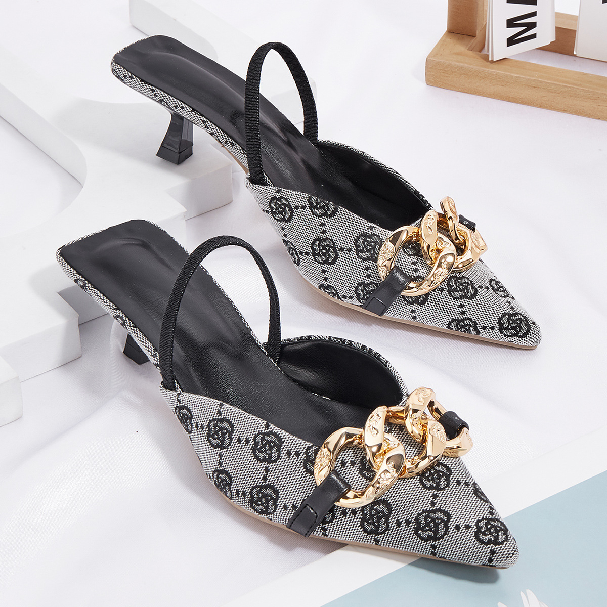 Free shipping 2025 new designer Sandals heel slides for womens Pointed Metal buckle slippers girl fashion slipper outdoor shoes