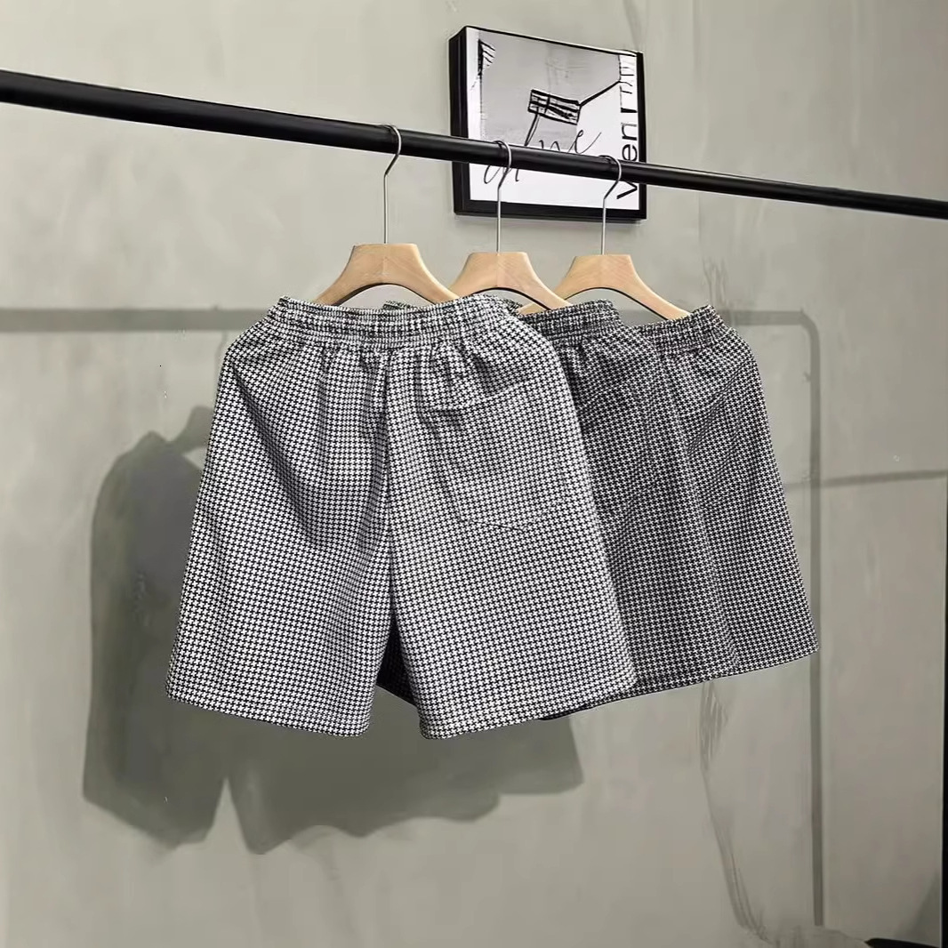 2025S Fashion Designer Summer New Trendy High End Light Luxury Casual Pi Shuai Contrast Color Sports Pants Versatile Men S Beach Split Shorts