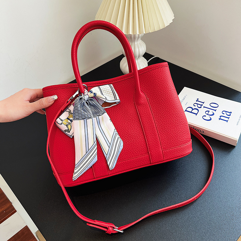 2025S Fashion Designer Garden Niche Women S Bucket Large Capacity Tote Bag Wide Strap Single Shoulder Crossbody Handbag