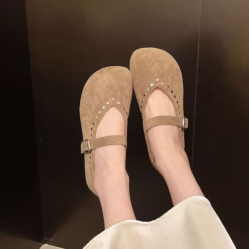 2025 new driving suede leather metal buckle elegant French flat shoes women's round toe daily designer fashionable walking shoes dress
