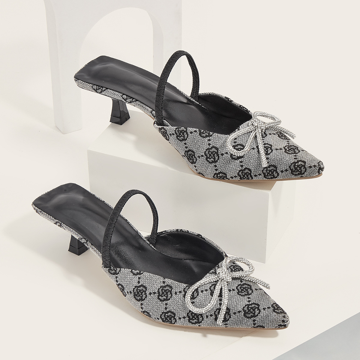 Free shipping 2025 new designer heels for womens lady sandal fashion stiletto heel black Sharp pointed rhinestone bow slipper outdoor shoes