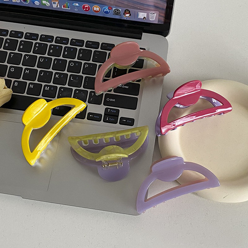 The new ins cream color system grasp clip sweet match hairpin large shark clip back of the head spoon clip plate hair hair hair accessories