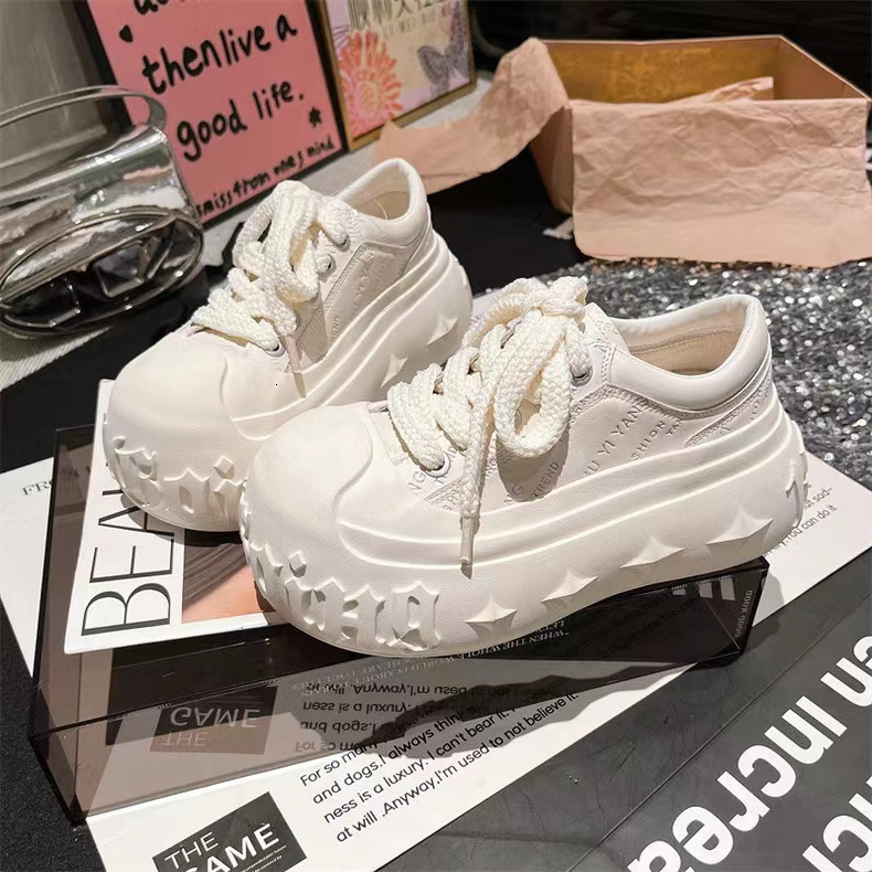 2025 New Pearl Polishing Gold Letter Thick Bottom Sponge Cake Casual Bread Dissolved Small 6cm Designer Fashion White Women's Shoes