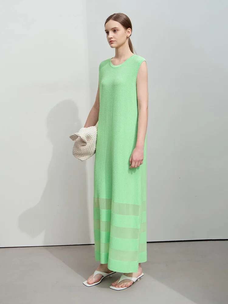 AMII Minimalist Women's Knit Dress 2025 Spring New Casual Fashion O Neck Pullover Stretch Sleeveless Lycra Long Dresses 12541042