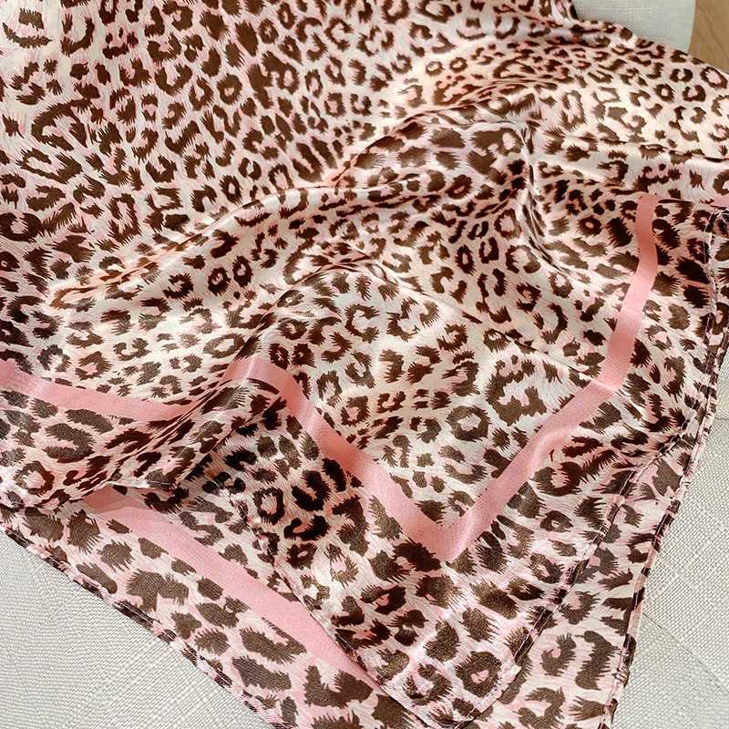 Popar Shawls Europe and America Fashion Bandan Wild Leopard print Sunscreen 90X90CM Band Luxury Square Silk Scarf X250324