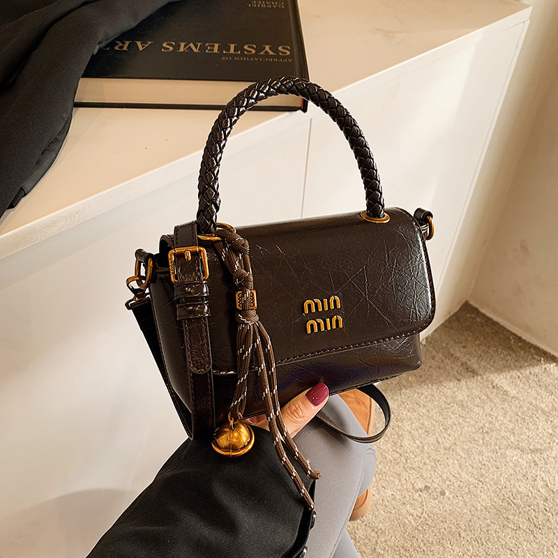 design new Fashionable small square handbag for women style in autumn winter niche high-end sense simple, single-shoulder bag trendy and versatile