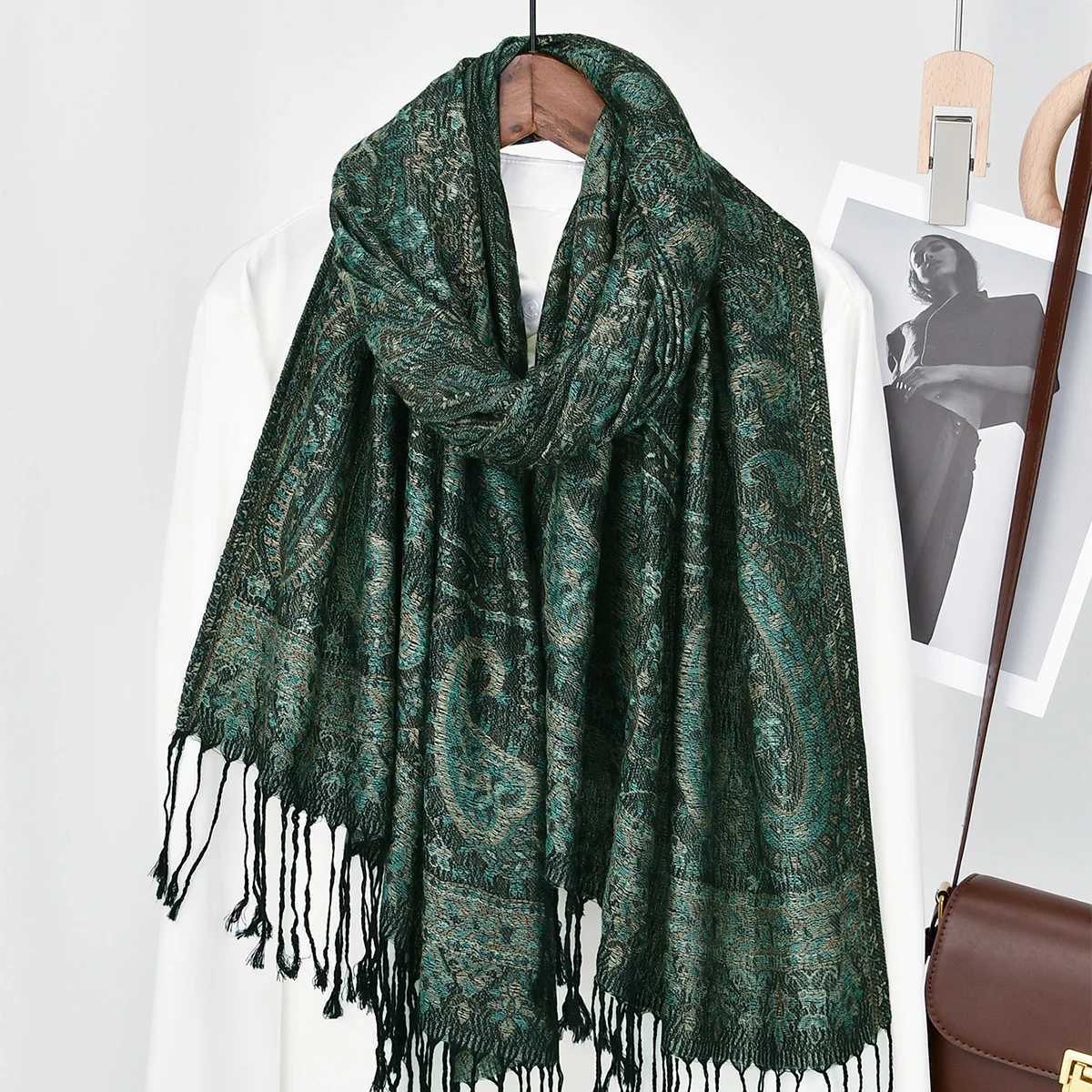 New embroidered scarf shawl suitable for the Paisley cashmere of the Wenzu ethnic group cotton Muslim Wenjin packaging womens elegant shawl turbo shaw
