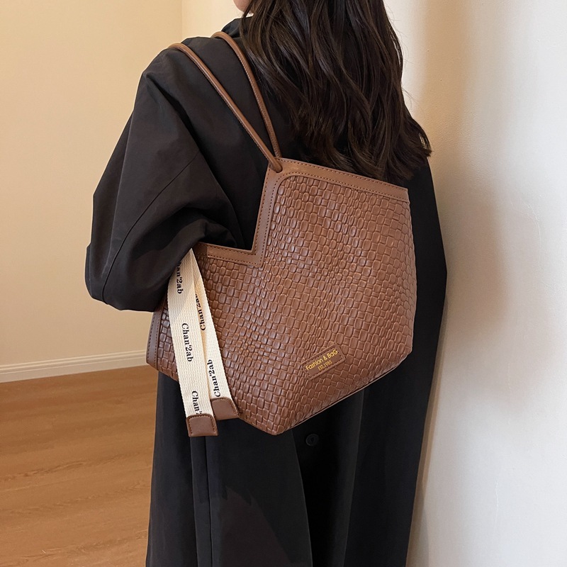 2025S Fashion Designer Large Capacity For Women In New Autumn High End Commuting Work Single Shoulder Bag Class Tote Handbag