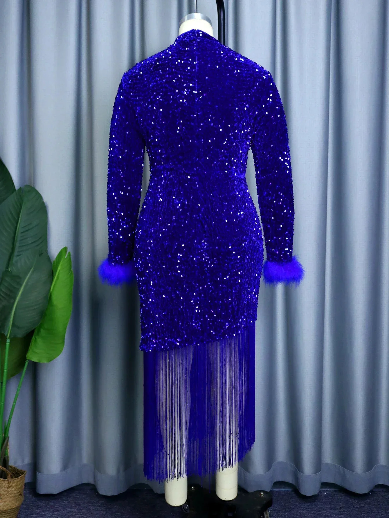 Vintage Blue Sequin Dress Fringe Hem Mock Neck Long Sleeve with Feather Glitter Velvet Fitted Prom Evening Cocktail Event Gowns 250320