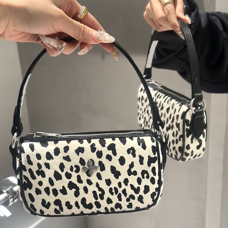 A Niche Design Of Dark And Simple Handbag, Square Single Shoulder Crossbody Small Bag, 2025 New Women's Bag Trend