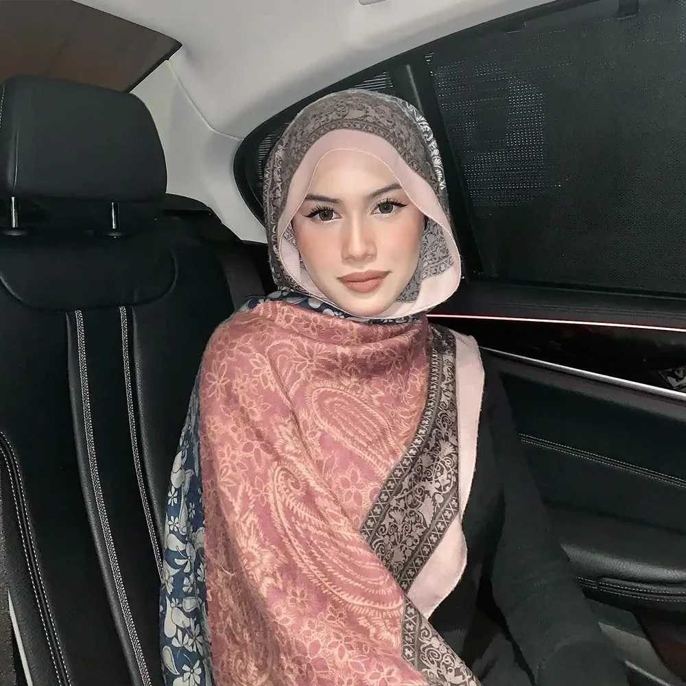 Fashion scarf lightweight scarf shawl printed with cashew flower Muslim synthetic silk polt scarf Mti colorful ethnic style X250324