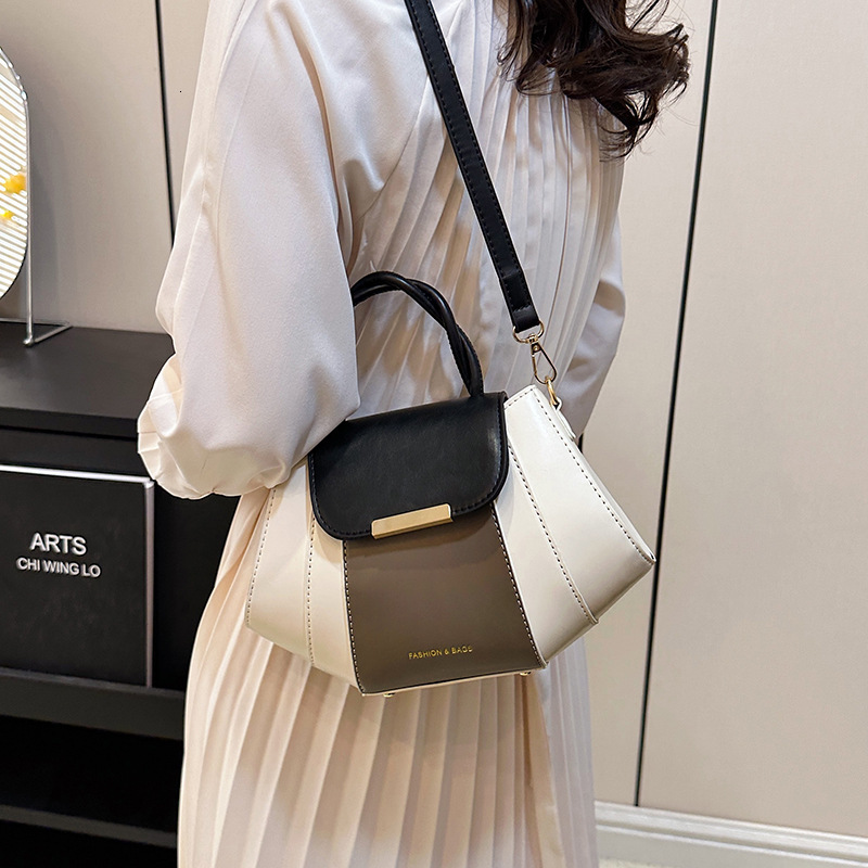 2025S Fashion Designer Color Blocking Versatile Hand Held Small Square For Women In Spring New Women S With Niche Design Crossbody Bag High End Textur