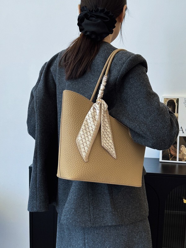 2025S Fashion Designer Shoulder Large Capacity Fashionable Stylish Simple Handheld Autumn And Winter New Trendy Tote Bag Casual Bag