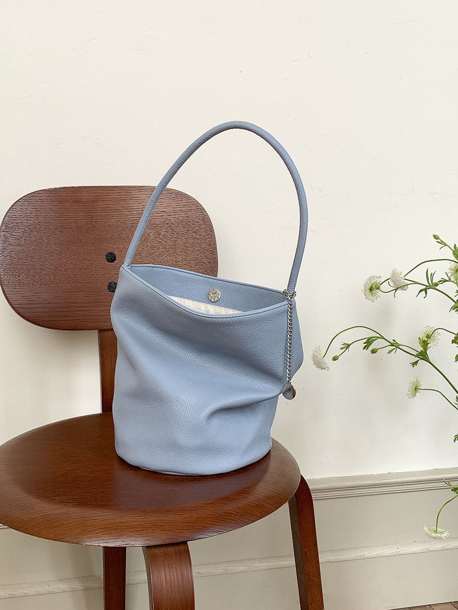 Niche Soft Leather Bucket Bag Summer Women's All-in-one Commuter Shoulder Bag Women's Large Capacity Cylinder Underarm Bag