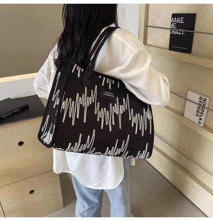 2025 pretty Large capacity canvas bag versatile 2024 women's new fashion handbag, single shoulder commuting mom beautiful tote bag, ethnic style 