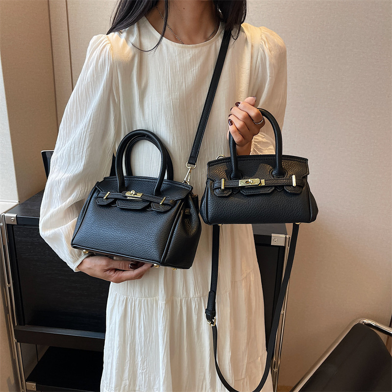 2025S Fashion Designer High End Temperament Commuting Handbag New Light Luxury Kelly Bag Stylish Versatile Crossbody Bag For Women